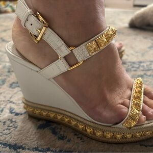 VGUC Christian Louboutin White and Gold Wedges - size 38